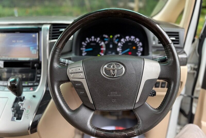 Toyota Alphard Luxury Business Edition 2012 – Top SPEC ULEZ