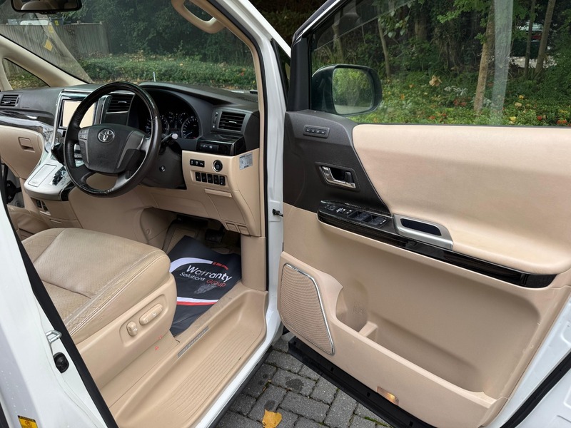Toyota Alphard Luxury Business Edition 2012 – Top SPEC ULEZ
