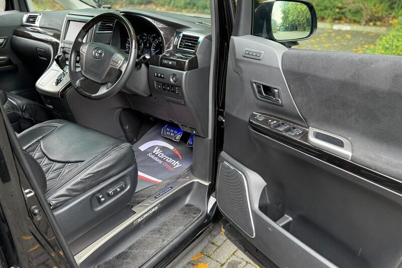 Toyota Alphard Luxury Business Edition 2012 – Mint Condition