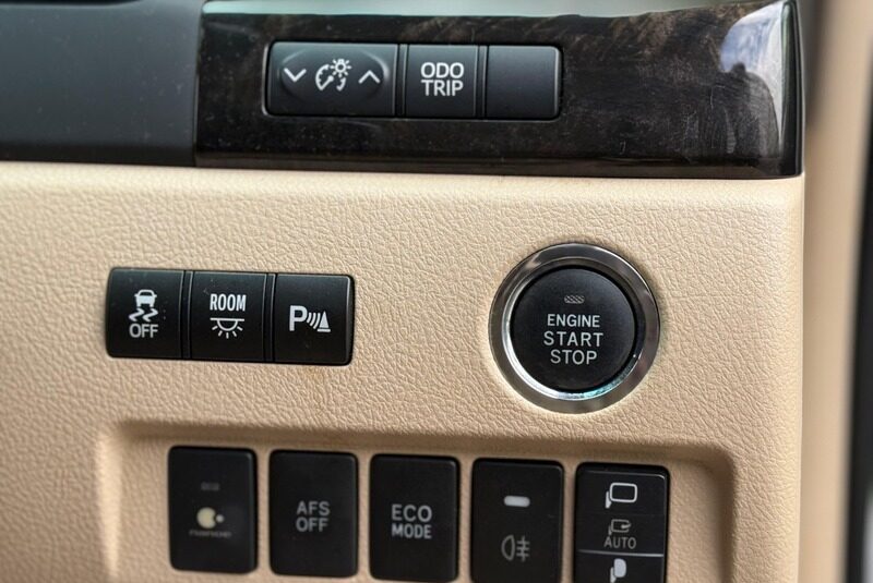 Toyota Alphard Luxury Business Edition 2012 – Top SPEC ULEZ