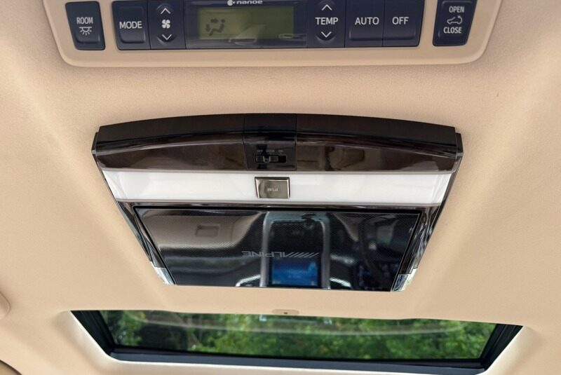 Toyota Alphard Luxury Business Edition 2012 – Top SPEC ULEZ