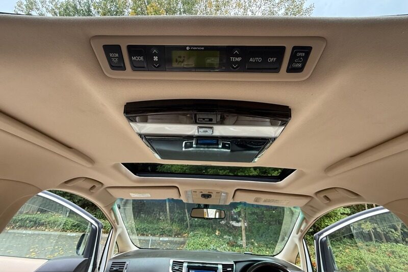 Toyota Alphard Luxury Business Edition 2012 – Top SPEC ULEZ