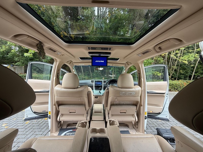 Toyota Alphard Luxury Business Edition 2012 – Top SPEC ULEZ