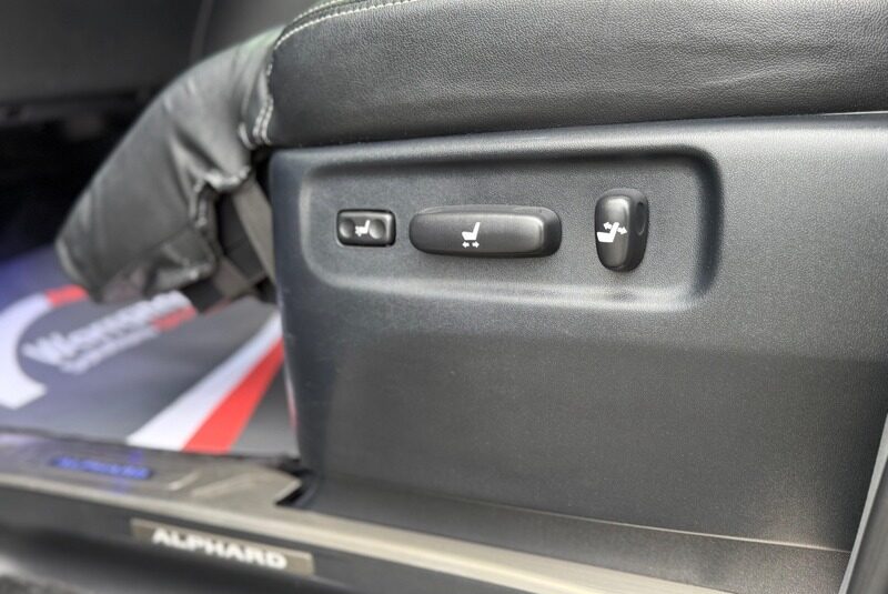Toyota Alphard Luxury Business Edition 2012 – Mint Condition