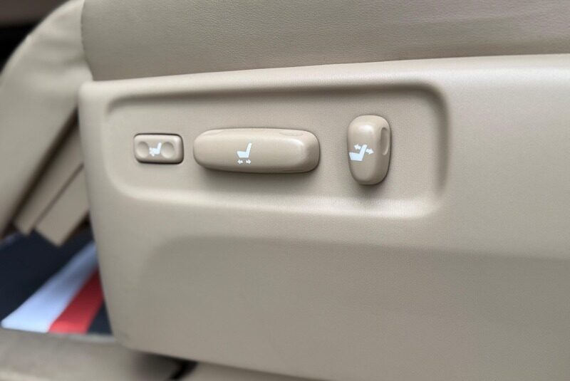 Toyota Alphard Luxury Business Edition 2012 – Top SPEC ULEZ