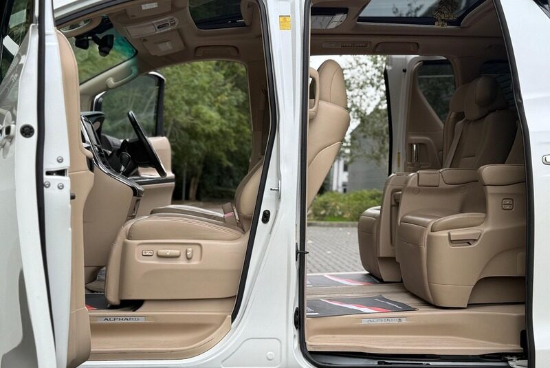 Toyota Alphard Luxury Business Edition 2012 – Top SPEC ULEZ