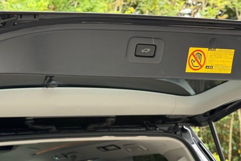 Toyota Alphard Luxury Business Edition 2012 – Mint Condition