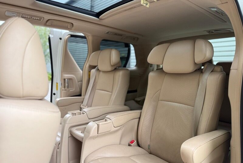 Toyota Alphard Luxury Business Edition 2012 – Top SPEC ULEZ