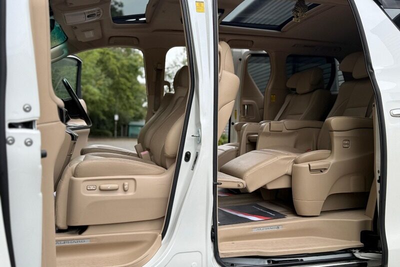 Toyota Alphard Luxury Business Edition 2012 – Top SPEC ULEZ