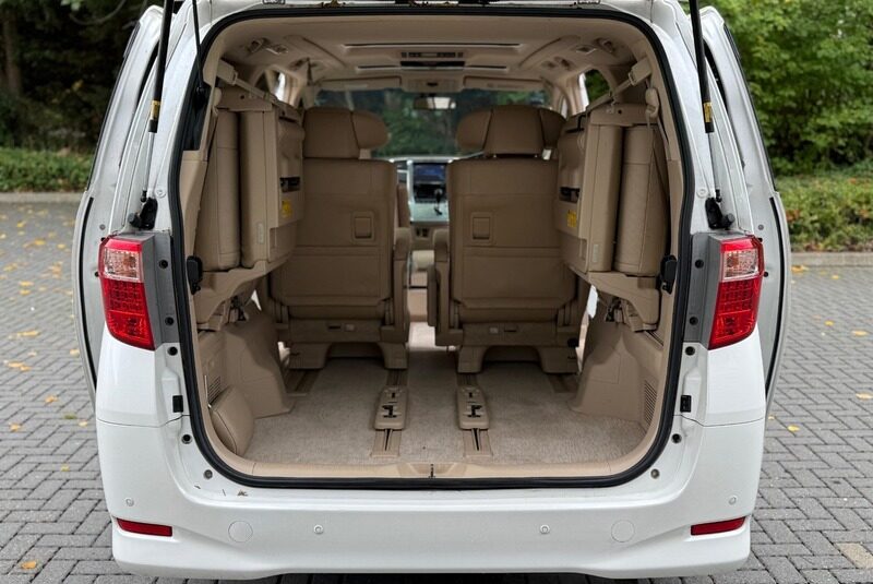 Toyota Alphard Luxury Business Edition 2012 – Top SPEC ULEZ