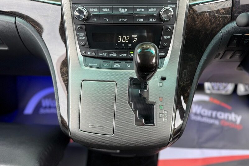 Toyota Alphard Luxury Business Edition 2012 – Mint Condition