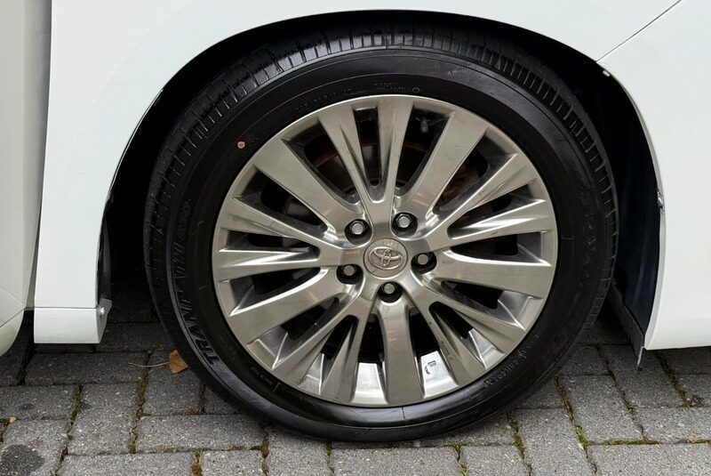 Toyota Alphard Luxury Business Edition 2012 – Top SPEC ULEZ