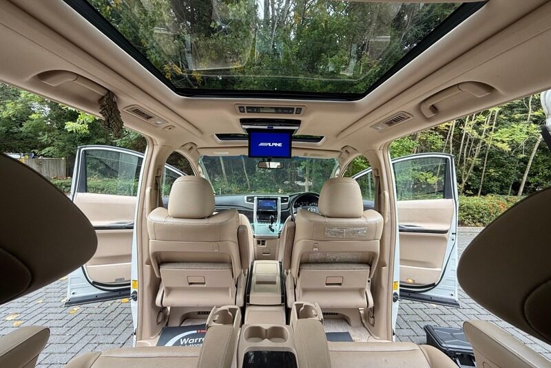 Toyota Alphard Luxury Business Edition 2012 – Top SPEC ULEZ