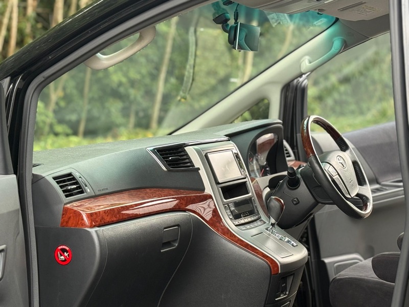 Toyota Vellfire 2010