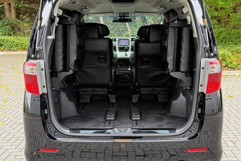 Toyota Alphard Luxury Business Edition 2012 – Mint Condition