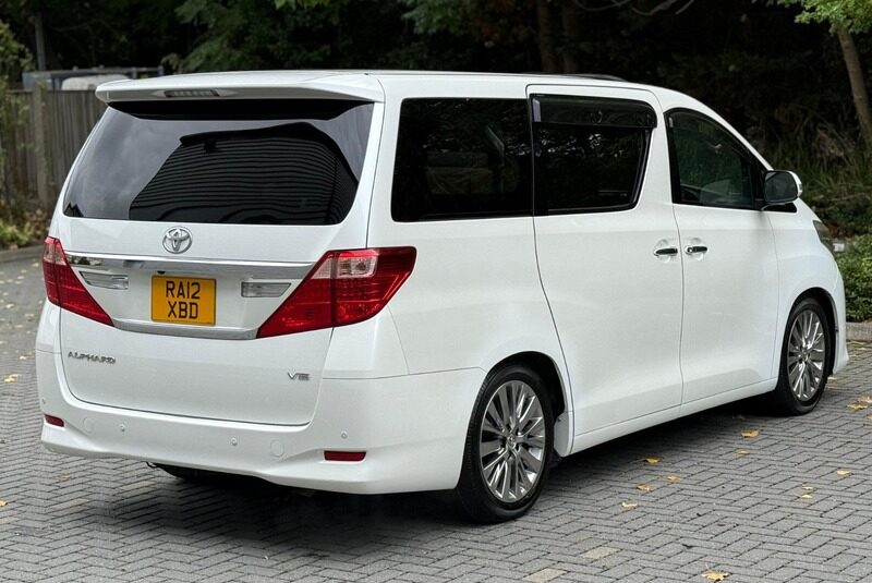 Toyota Alphard Luxury Business Edition 2012 – Top SPEC ULEZ