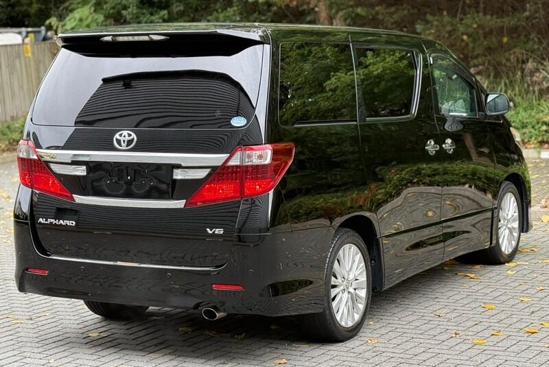 Toyota Alphard Luxury Business Edition 2012 – Mint Condition