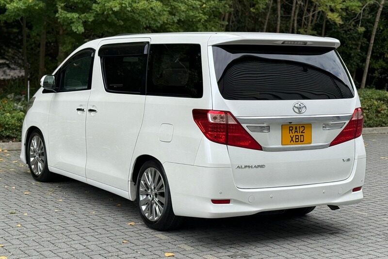 Toyota Alphard Luxury Business Edition 2012 – Top SPEC ULEZ
