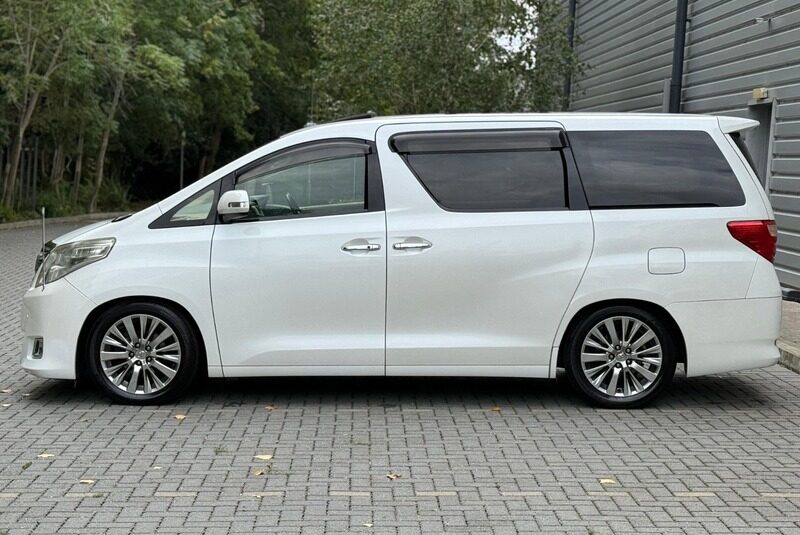 Toyota Alphard Luxury Business Edition 2012 – Top SPEC ULEZ