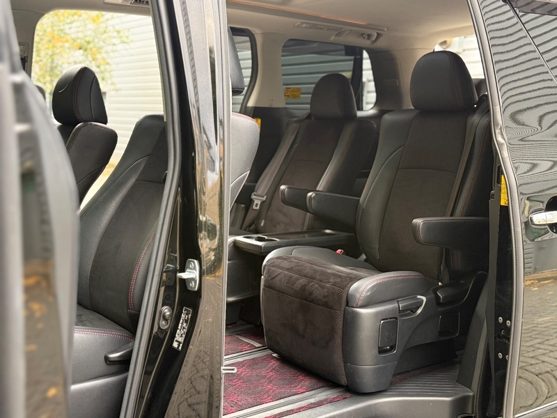 Toyota Vellfire Golden Eyes- 2013 3.5L V6