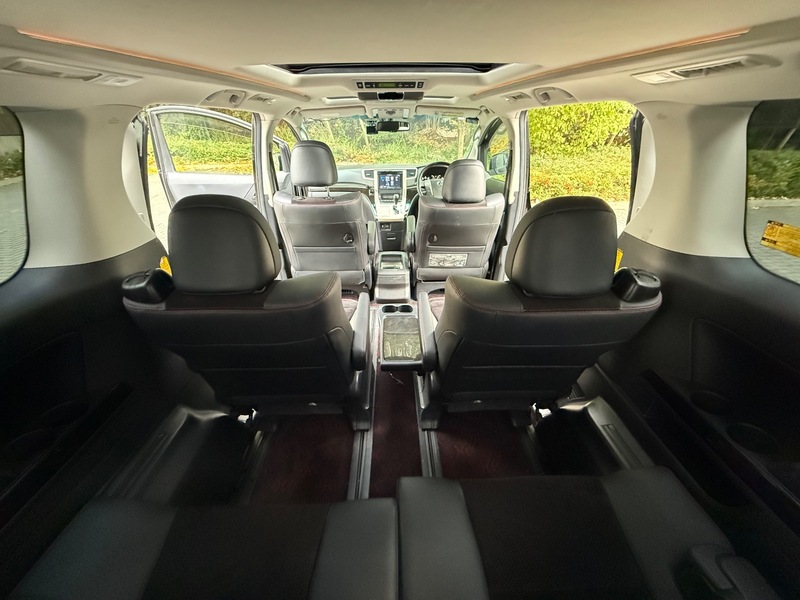 Toyota Vellfire Golden Eyes- 2013 3.5L V6