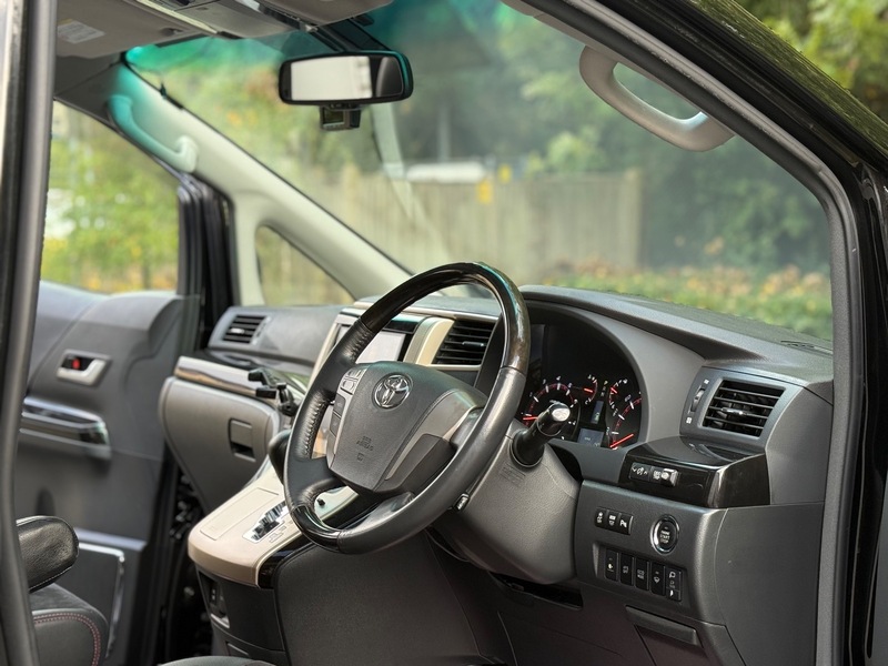 Toyota Vellfire Golden Eyes- 2013 3.5L V6