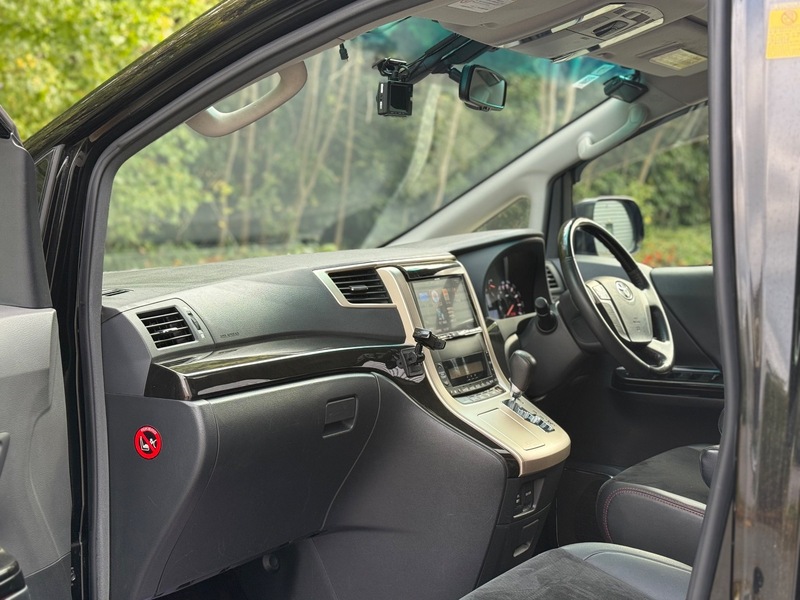 Toyota Vellfire Golden Eyes- 2013 3.5L V6