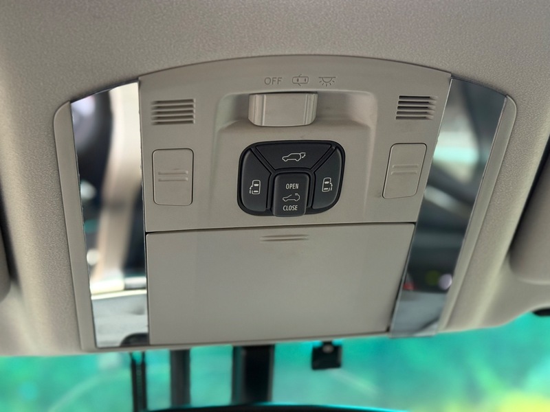 Toyota Vellfire Golden Eyes- 2013 3.5L V6