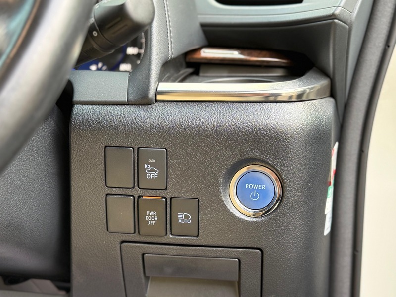Toyota Alphard 2.5L Hybrid