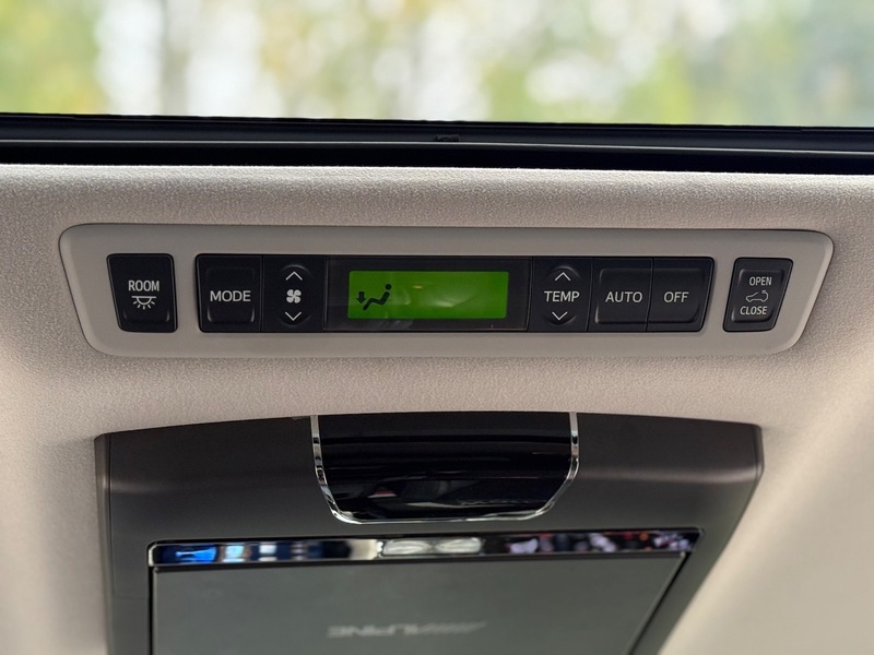 Toyota Vellfire Golden Eyes- 2013 3.5L V6