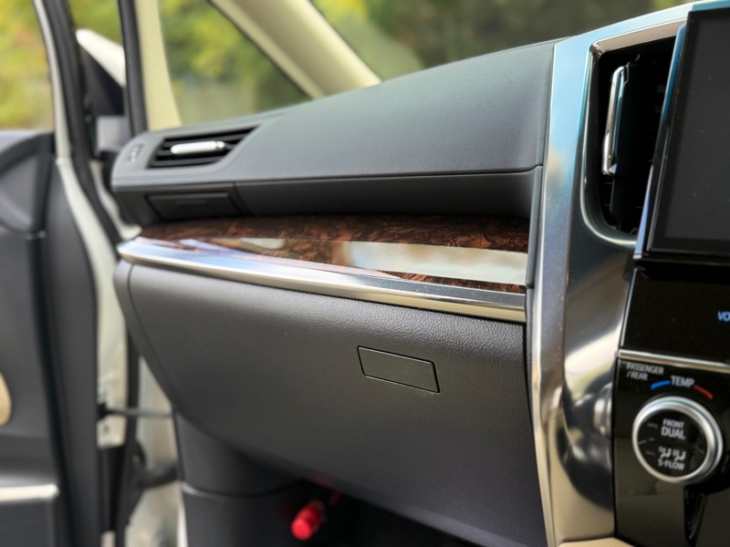 Toyota Alphard 2.5L Hybrid