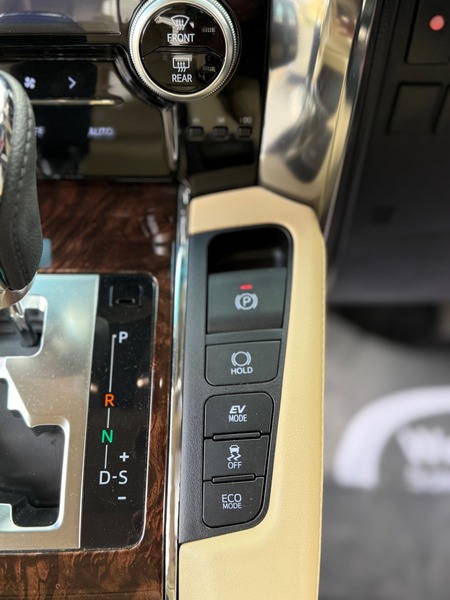 Toyota Alphard 2.5L Hybrid