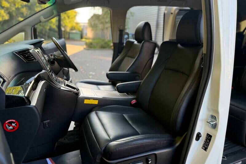 Toyota Vellfire 3.5 V6 4 Wheel Drive