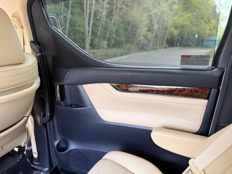 Toyota Alphard 2.5L Hybrid