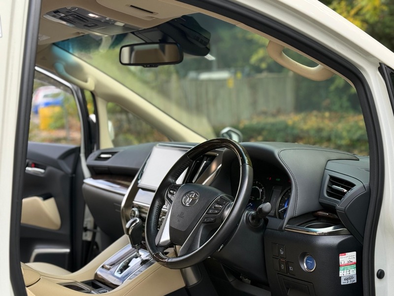 Toyota Alphard 2.5L Hybrid