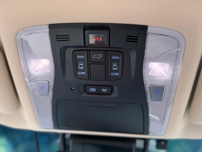 Toyota Alphard 2.5L Hybrid