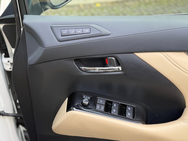 Toyota Alphard 2.5L Hybrid