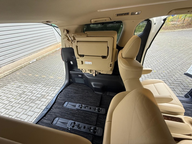 Toyota Alphard 2.5L Hybrid