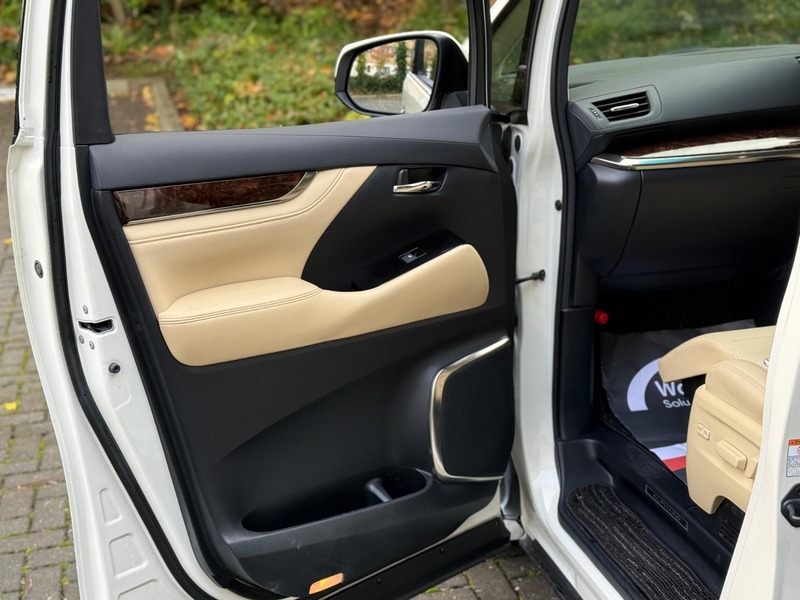 Toyota Alphard 2.5L Hybrid