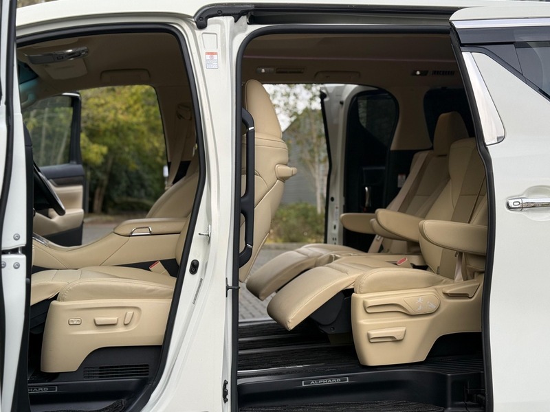 Toyota Alphard 2.5L Hybrid