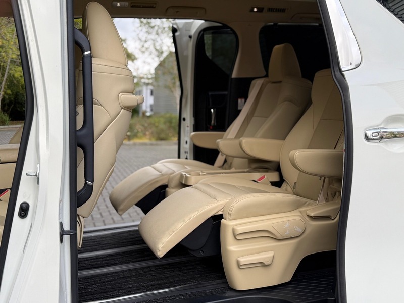 Toyota Alphard 2.5L Hybrid