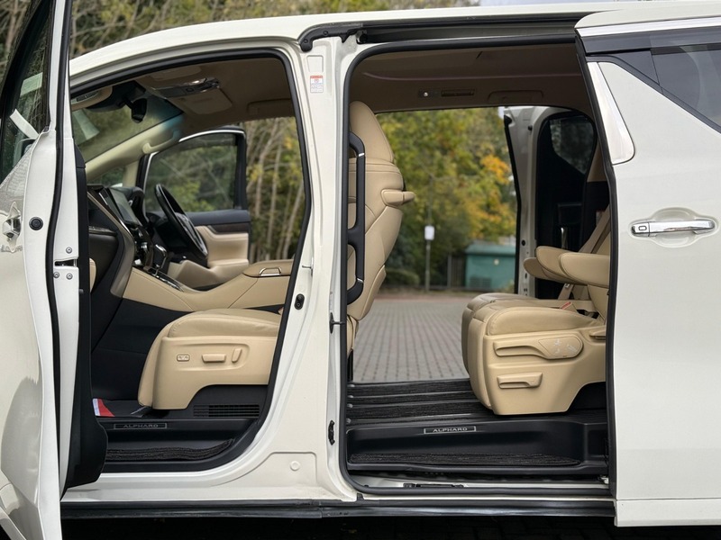 Toyota Alphard 2.5L Hybrid