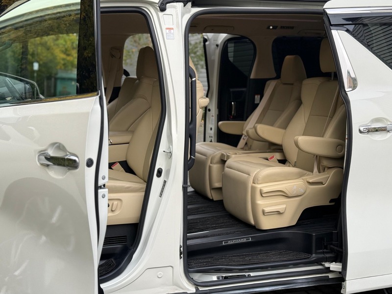 Toyota Alphard 2.5L Hybrid