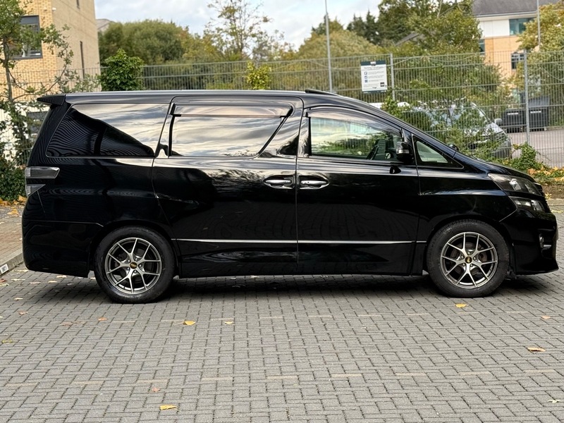 Toyota Vellfire Golden Eyes- 2013 3.5L V6