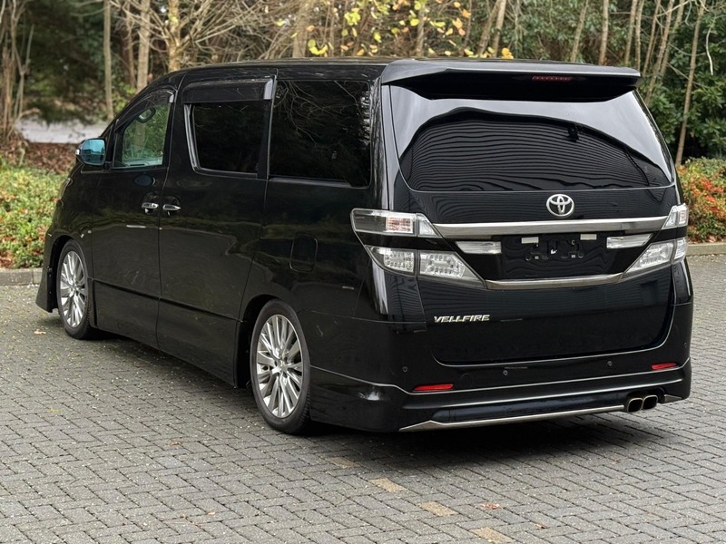 Toyota Vellfire Golden Eyes 2013