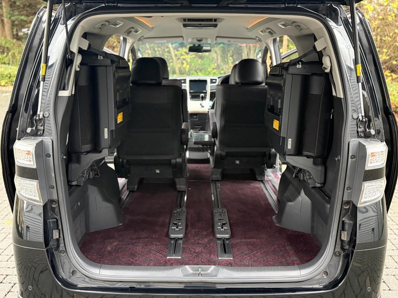 Toyota Vellfire Golden Eyes 2013