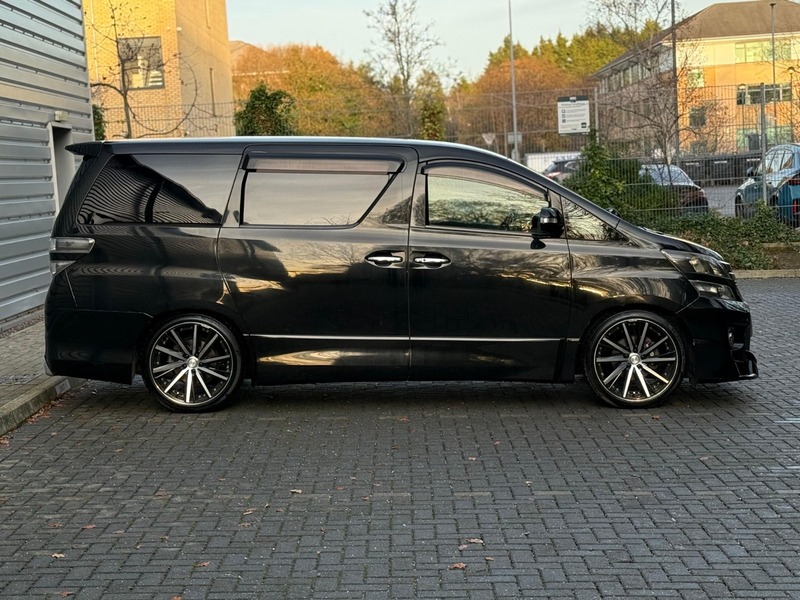 Toyota Vellfire Golden Eyes 2 – Special Custom Edition 2014