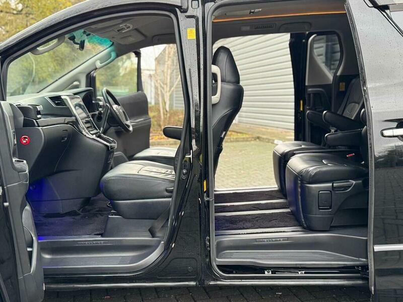 Toyota Vellfire 2013