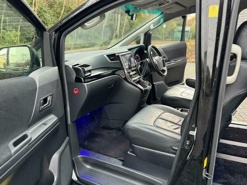 Toyota Vellfire 2013