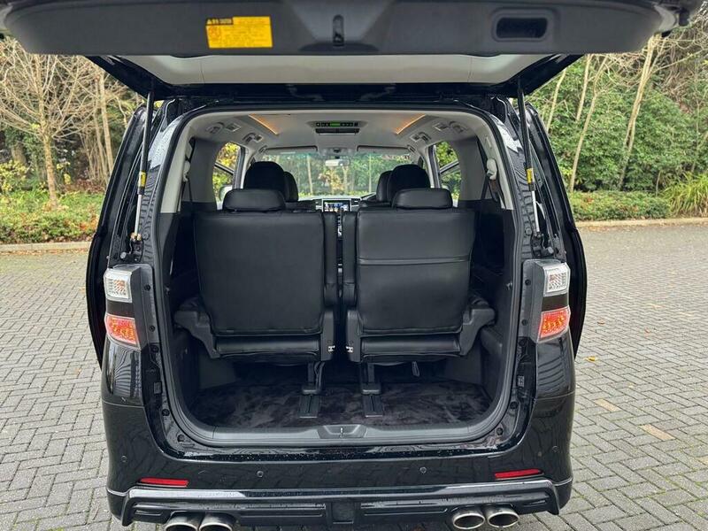 Toyota Vellfire 2013